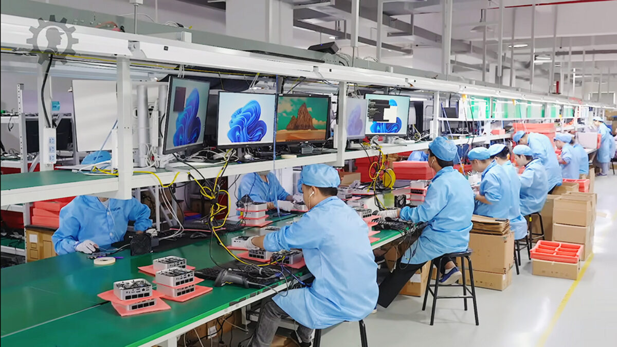 Takmer 2 milióny ľudí sledovalo fascinujúcu premenu hliníkového bloku na mini PC