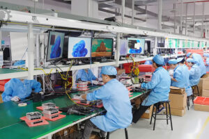 Takmer 2 milióny ľudí sledovalo fascinujúcu premenu hliníkového bloku na mini PC