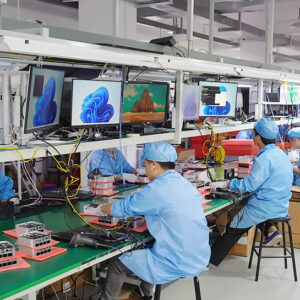 Takmer 2 milióny ľudí sledovalo fascinujúcu premenu hliníkového bloku na mini PC