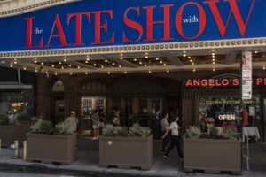 Zatiaľ čo Trump oslavuje koniec šou Stephena Colberta, ekonomika nočnej televízn...