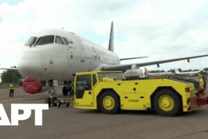 Prvá prehliadka ruského plne domáceho lietadla Superjet SJ-100 s výnimočným výko...