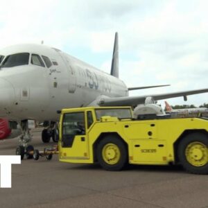 Prvá prehliadka ruského plne domáceho lietadla Superjet SJ-100 s výnimočným výko...