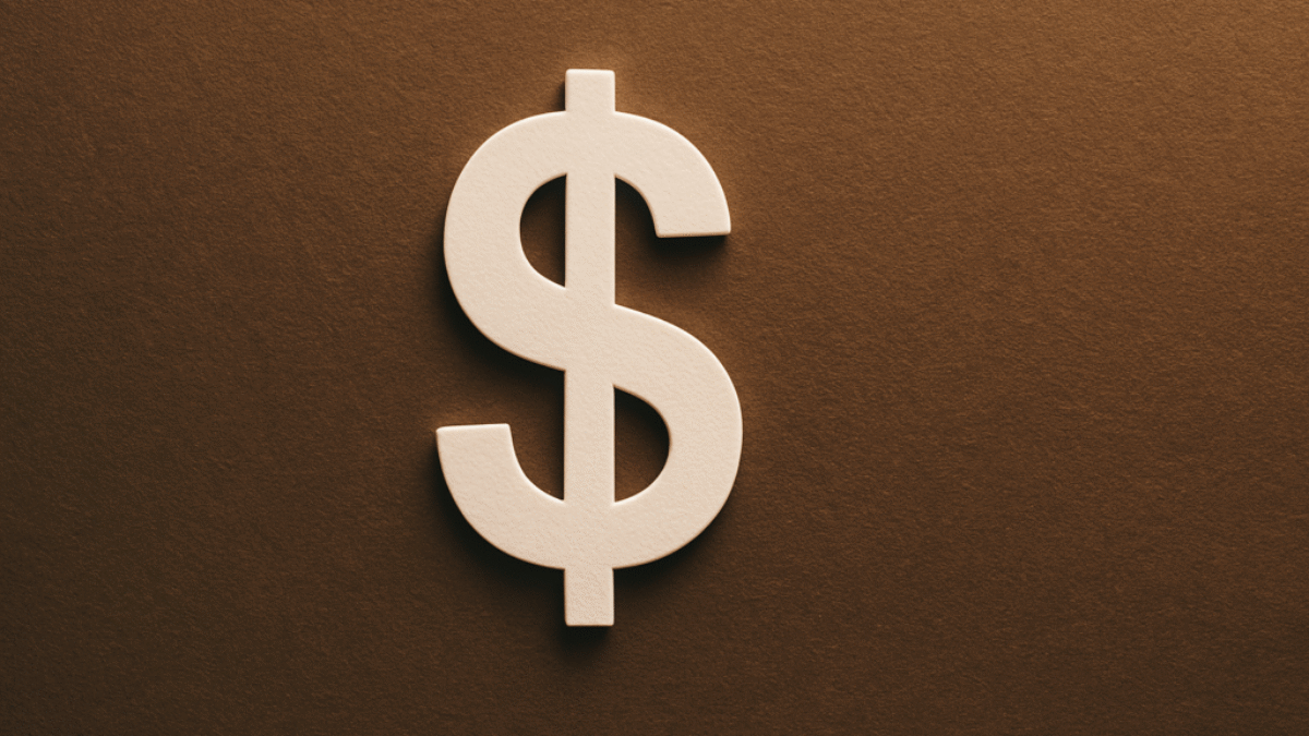 Dolár si udržuje vedúcu pozíciu: Odolné dáta prevážia riziká spojené s clami a politikou.