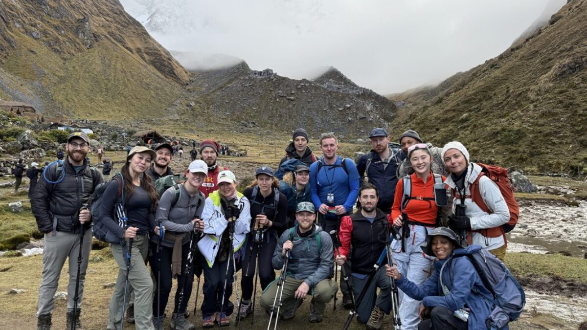 Prečo právnická firma Quinn Emanuel organizuje teambuilding mimo pracoviska prostredníctvom náročných medzinárodných túr po svete.