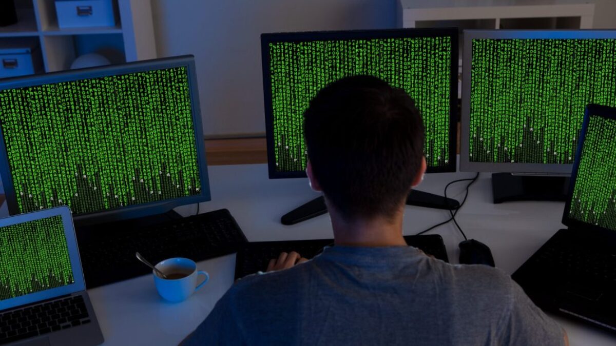 GettyImages-167230171-e1752870198625.jpg Američan, ktorý pomáhal severokórejským IT pracovníkom zarobiť 17,1 milióna dolárov, čelí rozsudku v prípade podvodu na stovkách spoločností z rebríčka Fortune 500.