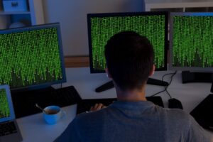 Američan, ktorý pomáhal severokórejským IT pracovníkom zarobiť 17,1 milióna dolá...