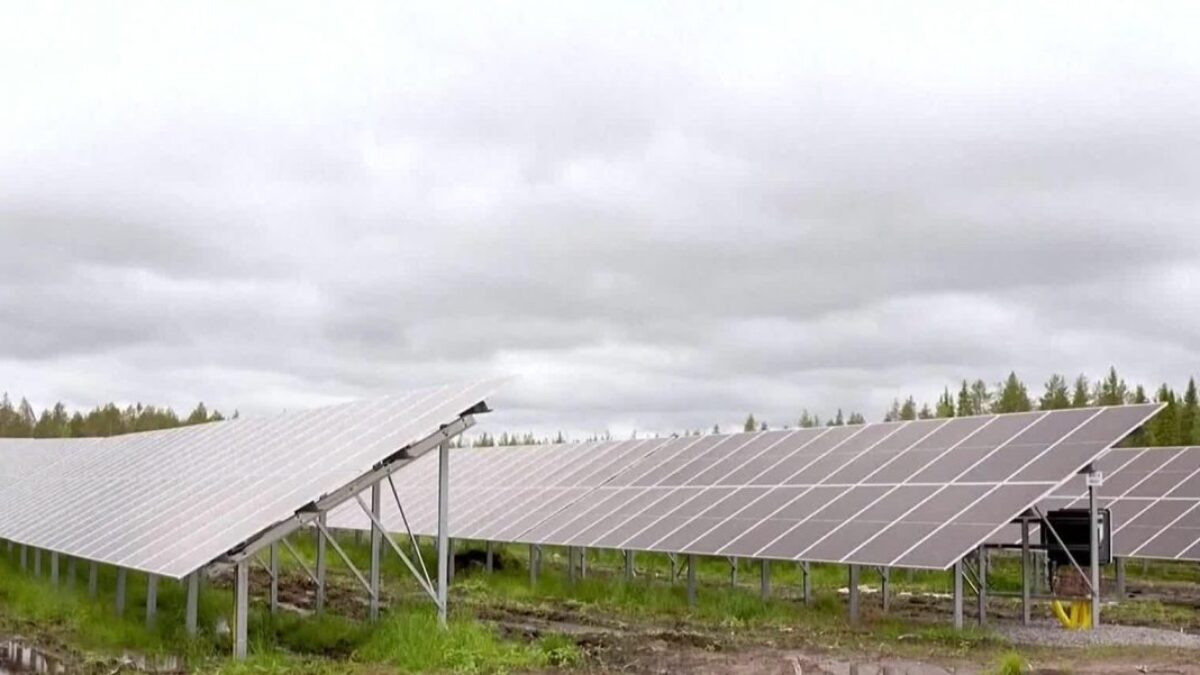 Na severe Fínska dokončujú najsevernejšiu solárnu elektráreň.
