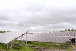 Na severe Fínska dokončujú najsevernejšiu solárnu elektráreň.