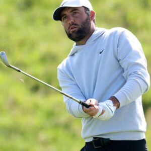 Open Championship 2025: Scottie Scheffler osamoteným lídrom po piatku v Royal Po...