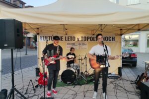 Kultúra Topoľčany: O príjemný večer pri fontáne sa dnes postarala Kultúra Topoľčany: O príjemný večer pri fontáne sa dnes postarala kapela MARTIN ...