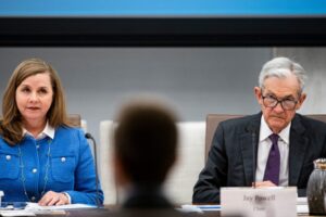 GettyImages-2221380202-e1752858973548.jpg Predstavitelia Fedu sa čoraz viac vyjadrujú – a rozchádzajú – v názoroch na zniž...