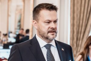 Migaľ ustál odvolávanie, no podporilo ho len 46 koaličných poslancov, hovorí o p...