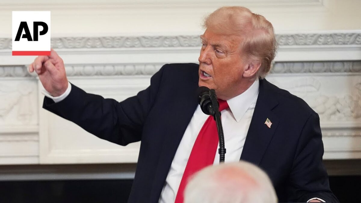 Trump hrozí Rusku clami a posilňuje dodávky amerických zbraní pre Ukrajinu.
