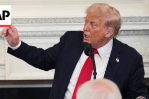 Trump hrozí Rusku clami a posilňuje dodávky amerických zbraní pre Ukrajinu.