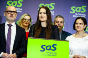 Minister vnútra Eštok chce obstarať poradenské služby za 40 miliónov eur, Holečk...