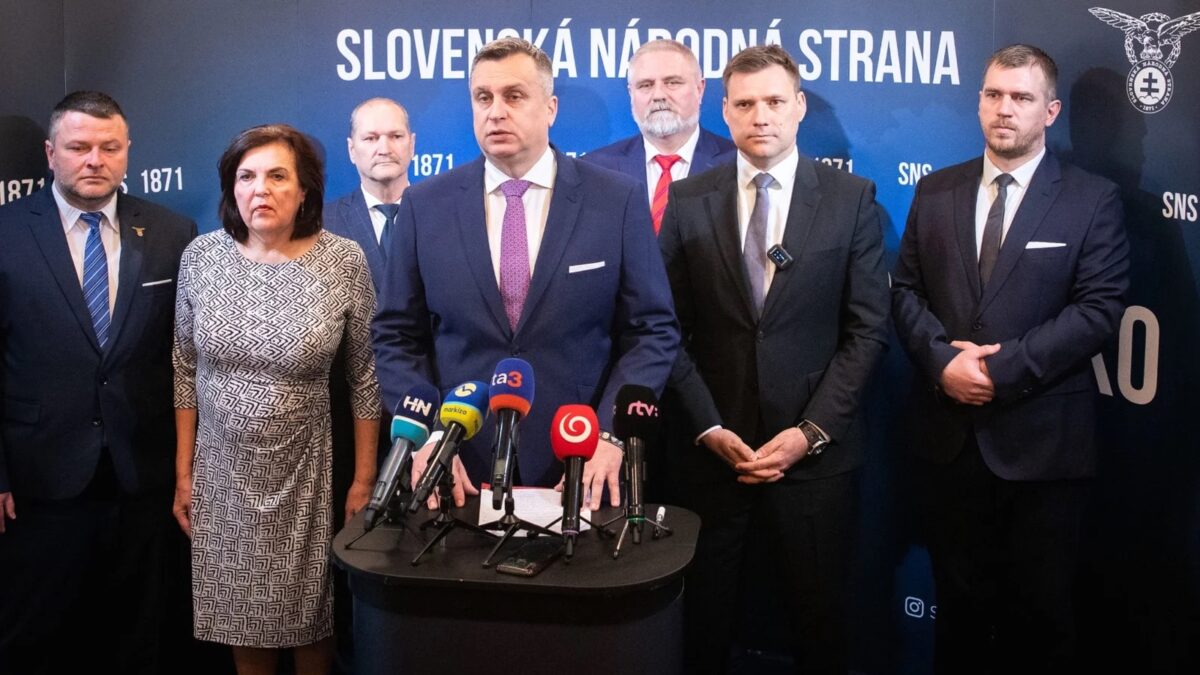 Slovenská národná strana vyjadruje sklamanie z toho, že Slovenská republika dnes podporí osemnásty sankčný balík protiruských sankcií