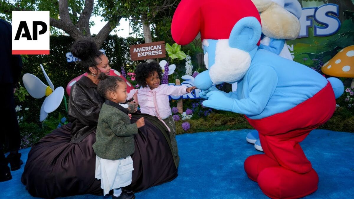 Rihanna prepožičia svoj hlas Šmoulinke v novom filme ‚Šmolkovia‘