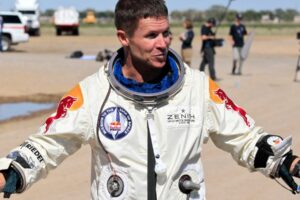 Prvý parašutista, ktorý prekonal rýchlosť zvuku, zomrel pri havárii paraglidu v ...