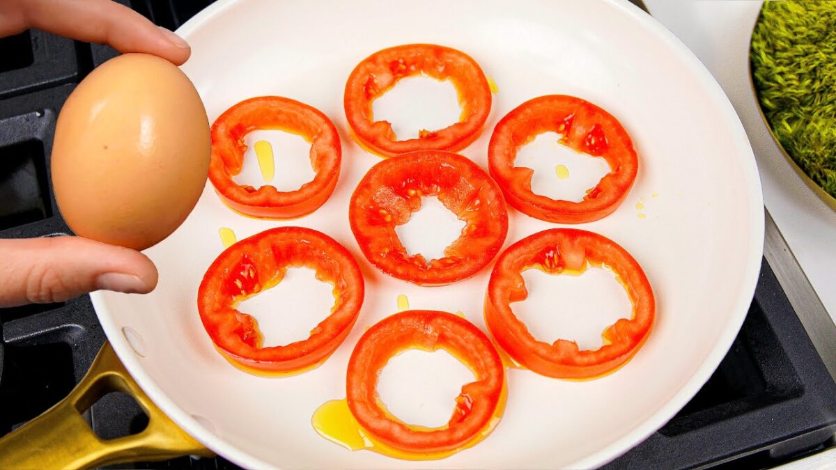 Ak máš 2 vajcia, priprav si tento super jednoduchý snack. Jednoduchý recept na raňajky, obed alebo večeru.