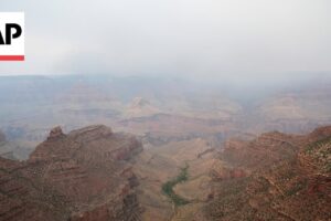Požiar, ktorý zničil Grand Canyon Lodge, bol ponechaný horieť dni.