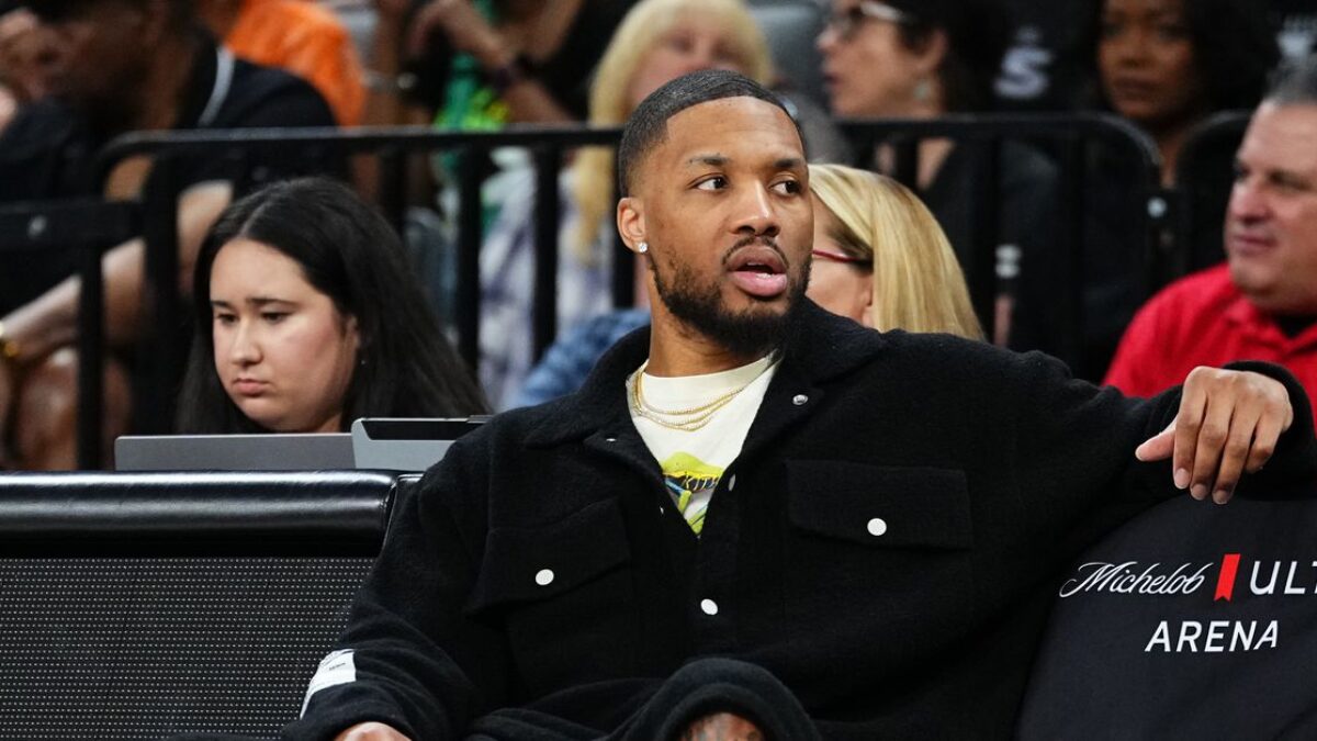 2217863363.jpg Hodnotenie znovuzjednotenia Damiana Lillarda s Trail Blazers za 42 miliónov dolárov počas voľnej agentúry NBA.