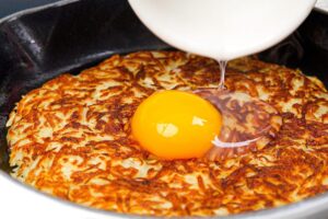 Stačí naliať vajíčko na zemiaky a výsledok bude úžasný! Top 3 recepty na zemiaky...