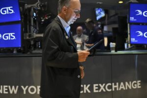 Akcie vo štvrtok rastú po silných firemných správach o ziskoch.