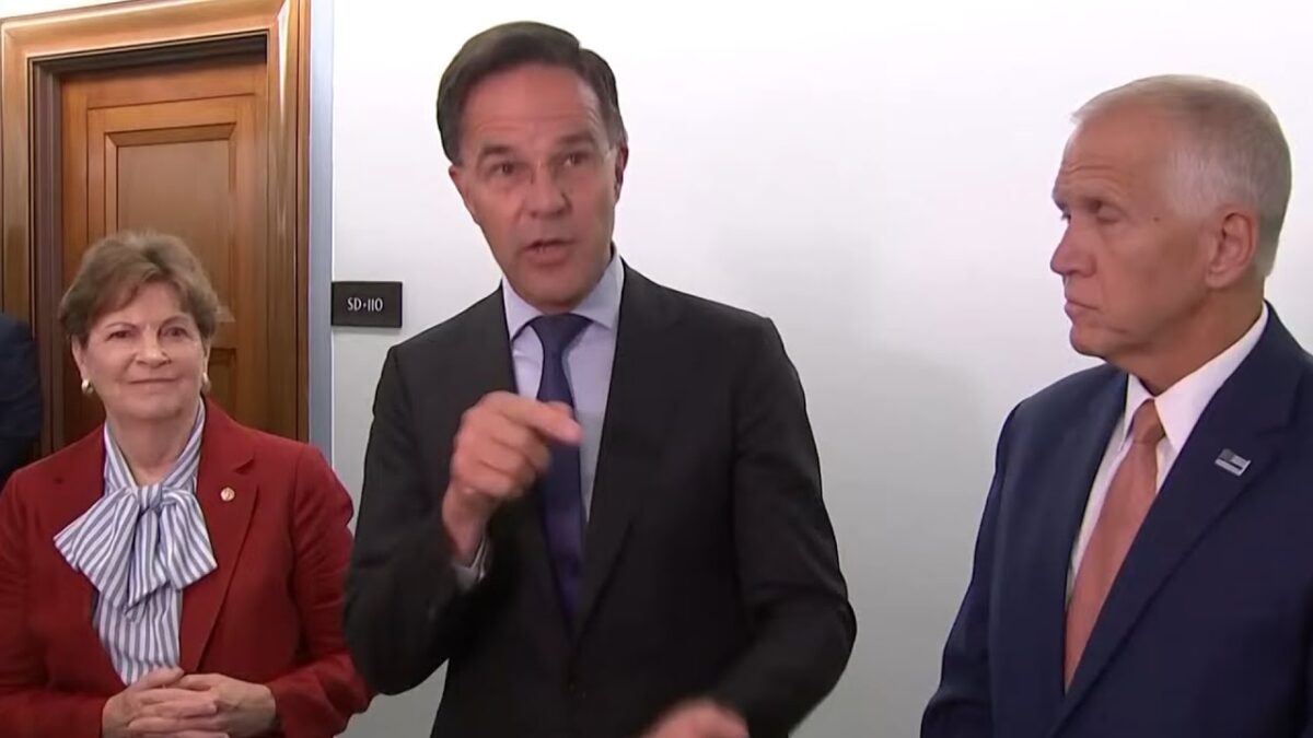 Mark Rutte a senátori sa zjednocujú za novým plánom Donalda Trumpa pre zbrane pre Ukrajinu