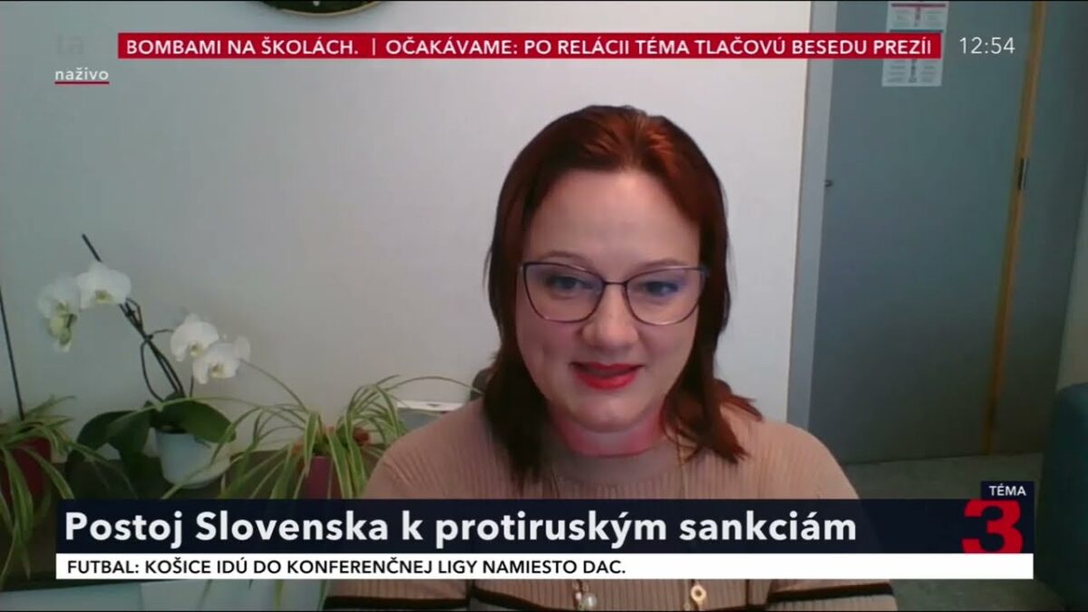 K. R. NEVEĎALOVÁ: OPOZÍCIA BY ROVNO ODOVZALA SLOVENSKO URSULE K. R. NEVEĎALOVÁ: OPOZÍCIA BY ROVNO ODOVZALA SLOVENSKO URSULE