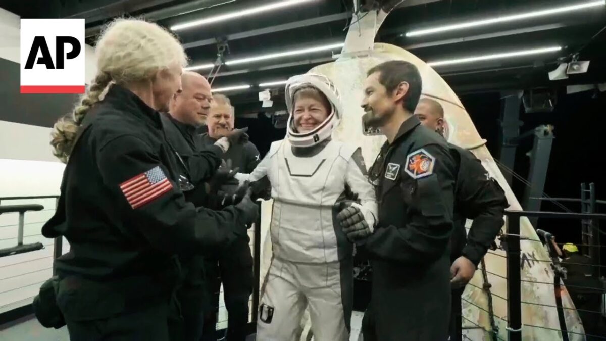 Kapsula SpaceX sa vracia na Zem so štvorčlennou posádkou