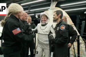 Kapsula SpaceX sa vracia na Zem so štvorčlennou posádkou