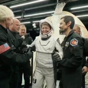 Kapsula SpaceX sa vracia na Zem so štvorčlennou posádkou