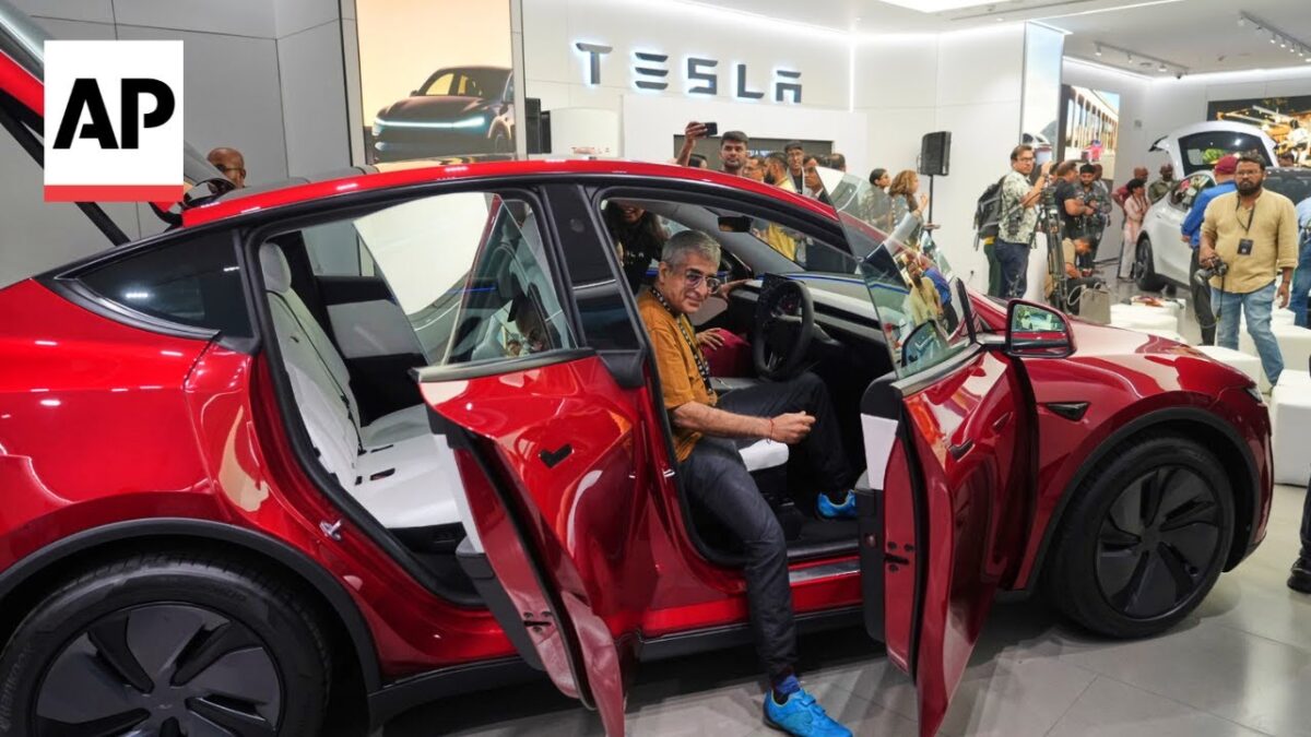 Tesla prichádza do Indie s otvorením luxusného showroomu v Bombaji