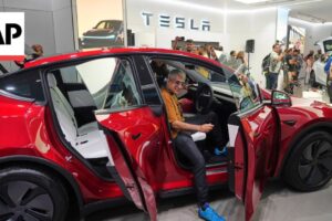Tesla prichádza do Indie s otvorením luxusného showroomu v Bombaji