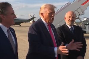 Trump: „Nečakáme — zbrane sa už presúvajú“