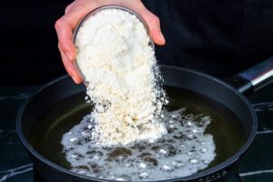 Len pridám múku do oleja a všetci chcú môj recept!