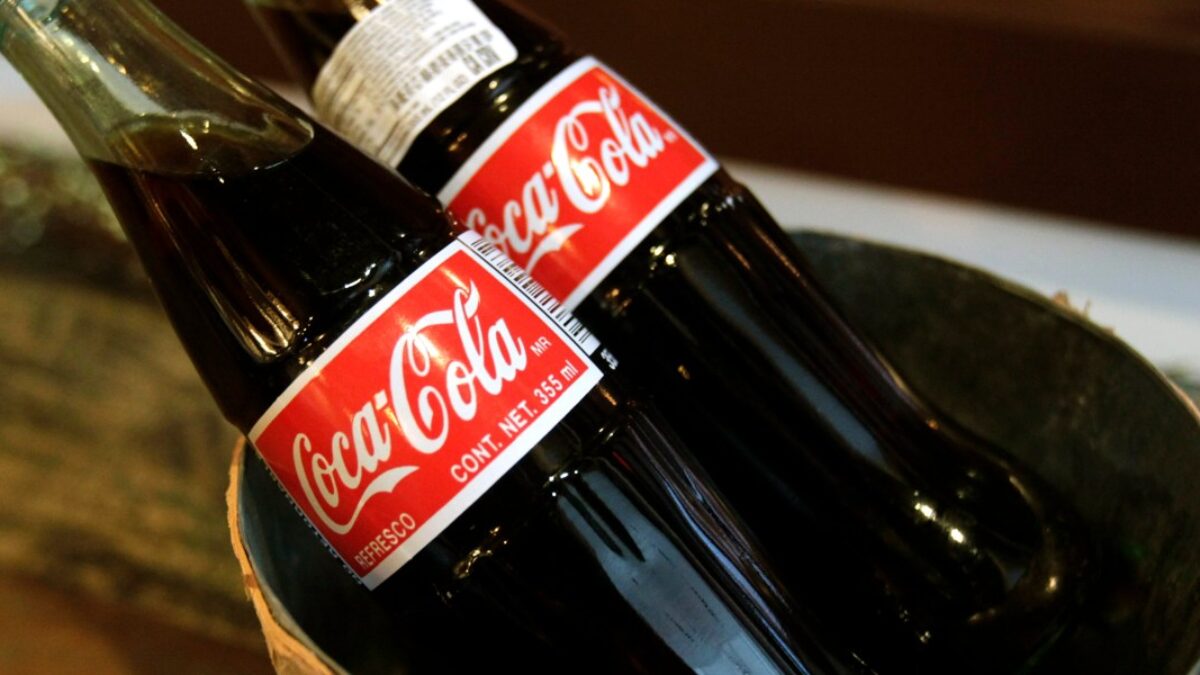 Trump sprostredkoval dohodu, aby Coca-Cola používala „PRAVÝ trstinový cukor“ v produktoch Coke v USA.