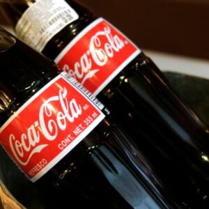 Trump sprostredkoval dohodu, aby Coca-Cola používala „PRAVÝ trstinový cuko...