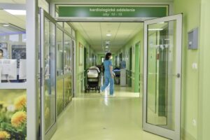 KDH varuje pred medzerami v rozmiestnení kardiocentier.