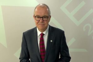 „Spojené kráľovstvo je späť!“ Vallance obhajuje silnú vedeckú alianc...