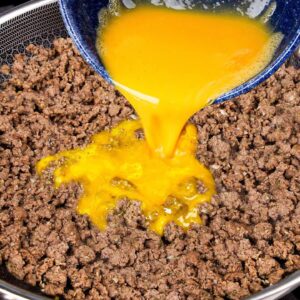 Len pár ingrediencií! Stačí pridať vajíčka do mletého mäsa. Je to tak chutné! Je...