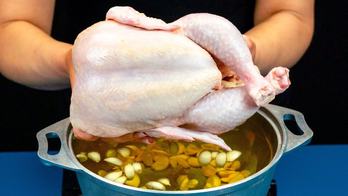 Nikto predtým nič také neurobil! Kura sa rozplýva na jazyku!