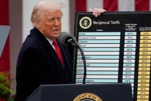 ZÁPAD KU DNU ZÁPAD NÁS STRHÁVA KU DNU