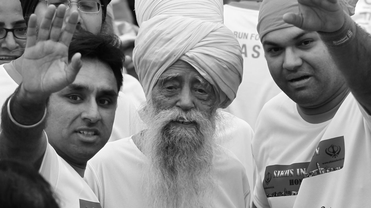 Zomrel Fauja Singh, najstarší vytrvalostný bežec planéty (†114).