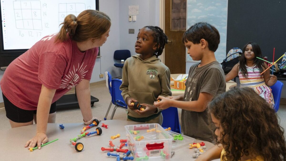 Slobodná matka pravdepodobne požiada 14-ročného syna, aby prestal športovať a pracoval, aby sa mohol starať o mladšieho brata.
