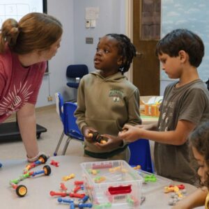Slobodná matka pravdepodobne požiada 14-ročného syna, aby prestal športovať a pr...