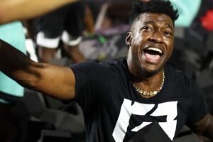 Robert Griffin III robí neuveriteľnú prácu pre futbalovú ligu OT7, ktorá je zame...