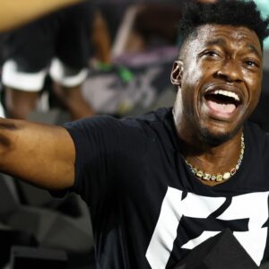 Robert Griffin III robí neuveriteľnú prácu pre futbalovú ligu OT7, ktorá je zame...