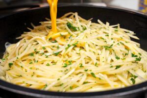 Zemiaky s vajíčkami! Len pár základných ingrediencií! Jednoduchý, rýchly a veľmi...