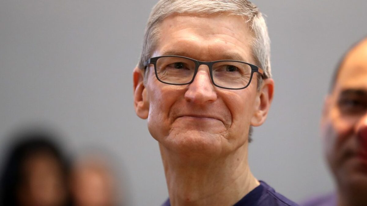 Apple prvý skladací telefón je naplánovaný na rok 2026 a môže stáť už 1 800 dolárov.